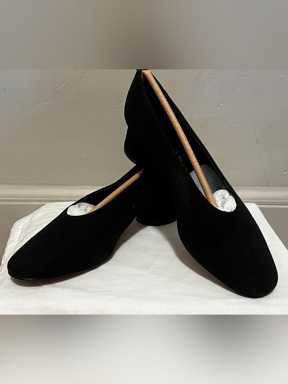 NIB | CHARLES & KEITH | Faux Suede Round-Toe Block Heel Pumps | size 37